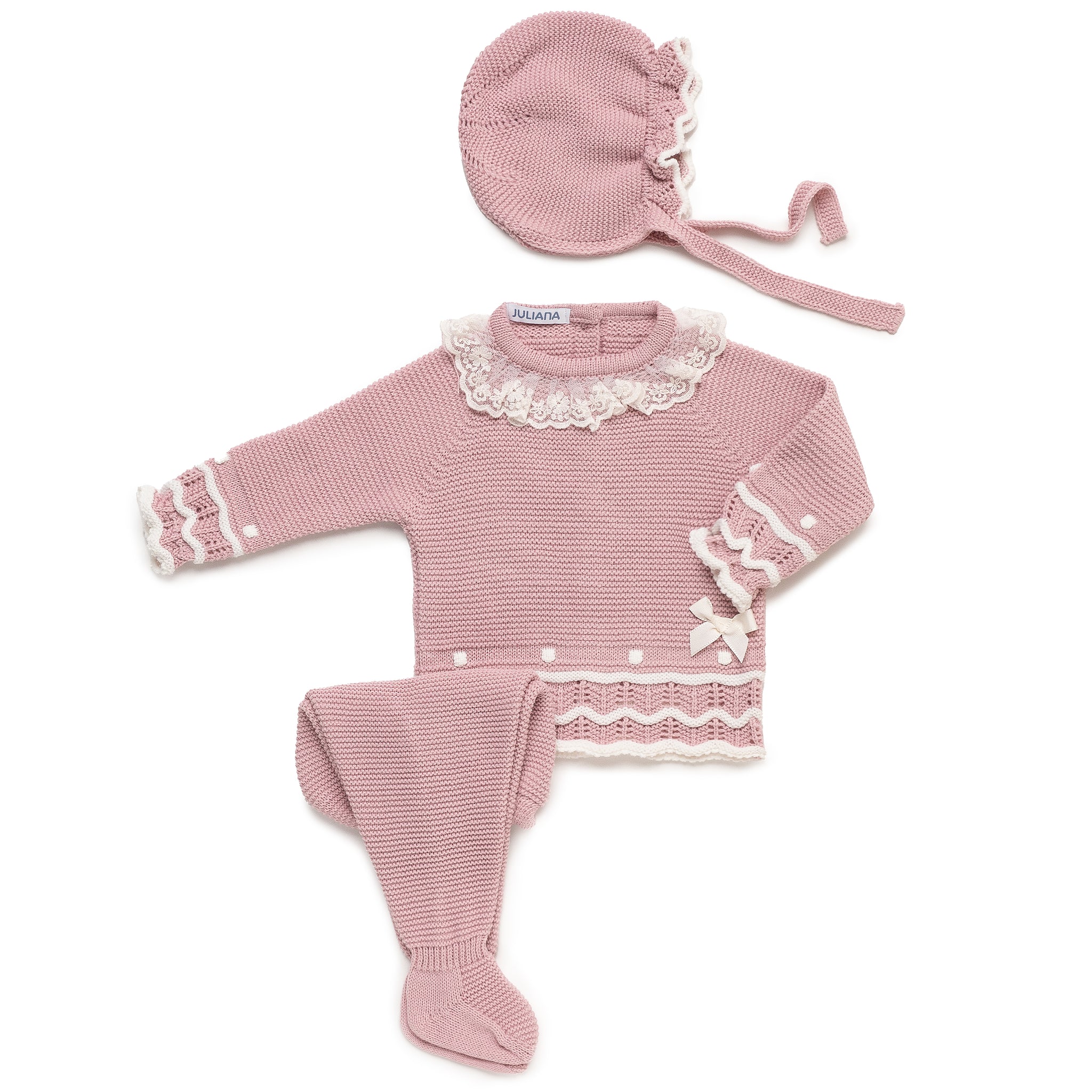 4-delige newbornset met opengewerkte en golvende details, inclusief bijpassende deken